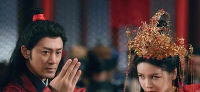 熊黛林|新《倚天屠龙记》中，赵敏周芷若小昭傻傻分不清，太难为张无忌了