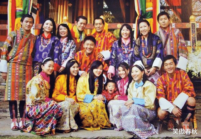 不丹老國王和兒子站一起像兄弟，娶4個親姐妹，生下5朵雪域金花-圖7
