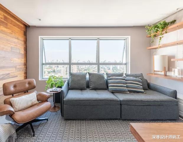 温馨明亮的80㎡一居室,客厅和沙发相连着,配上木质推拉门美哭了