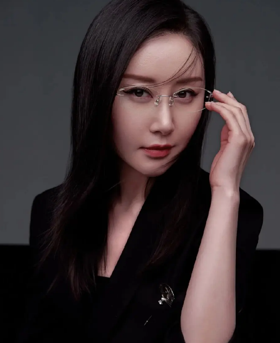 吴孟达|还记得被整容毁了的舒畅吗?再次动刀,脸部却变成了“李菲儿”!