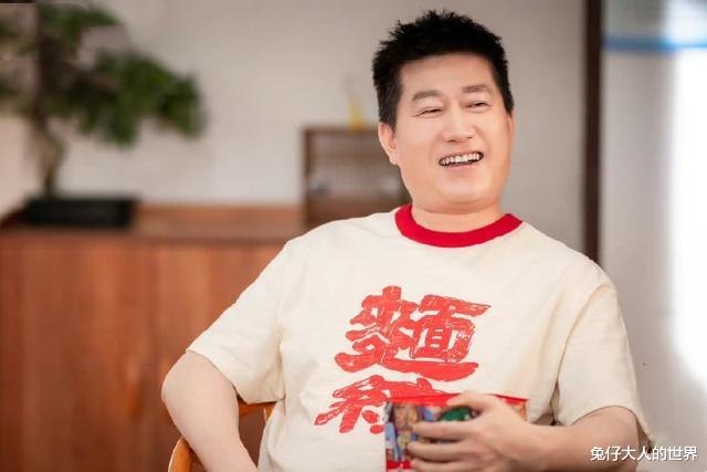 鱿鱼游戏|德云社新剧刚杀青，张鹤伦便回到小剧场演出，网友：伦哥真敬业