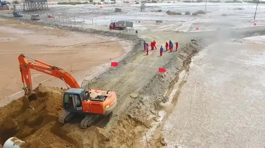 塔克拉玛干沙漠 沙漠突发洪水，百年难遇，受何影响？地球气候改变了什么？