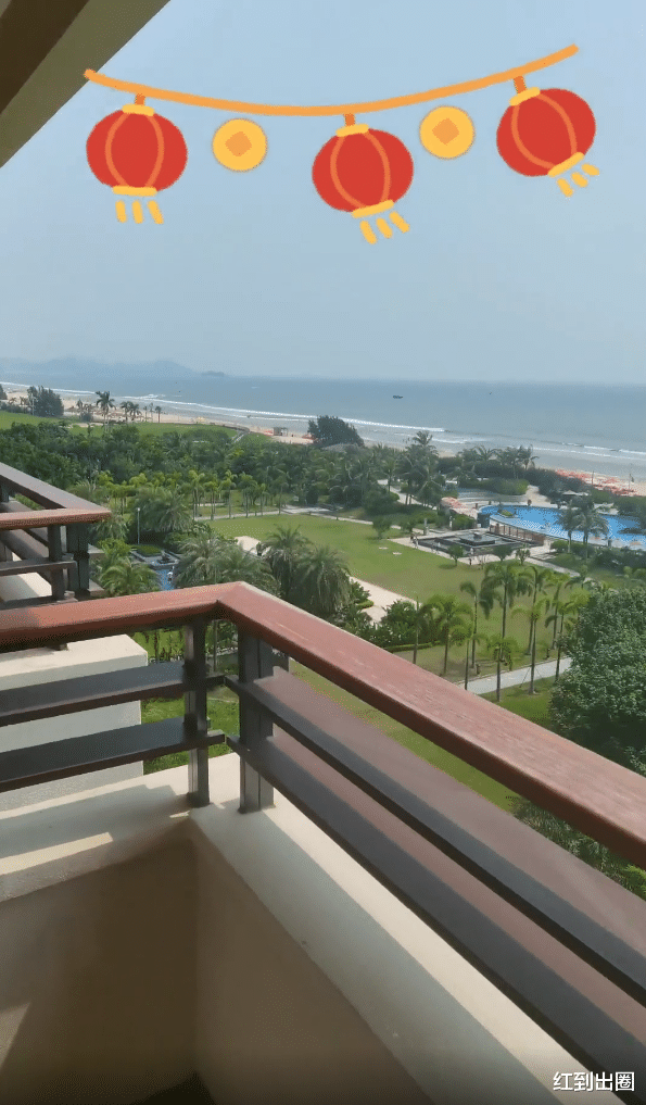 谢杏芳|谢杏芳国庆节带父母旅游，晒美照大长腿抢镜，老公林丹又不在身边