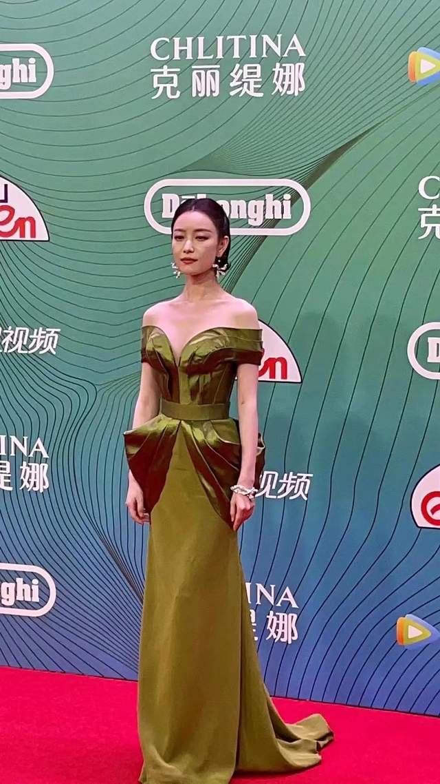 白玉兰|白玉兰生图：白百何一蹶不振，关晓彤像没洗头，倪妮怎么做到的