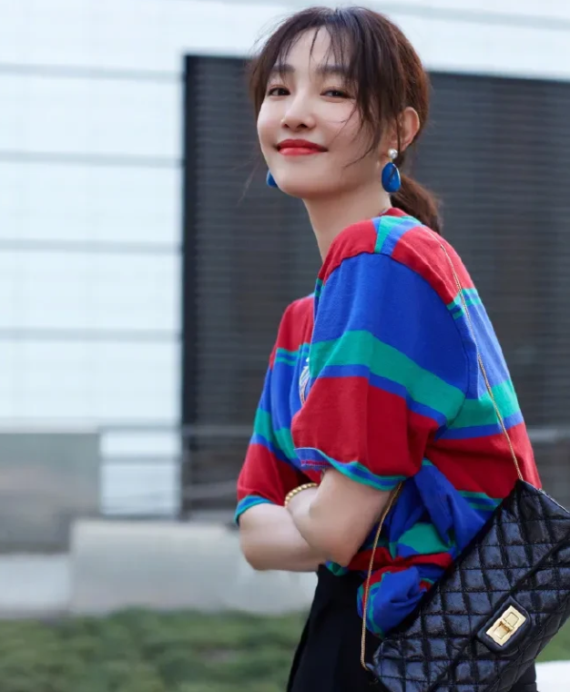 贾静雯|白百合晒自拍美貌妈妈出镜，曾与张思麟导演传出新恋情！