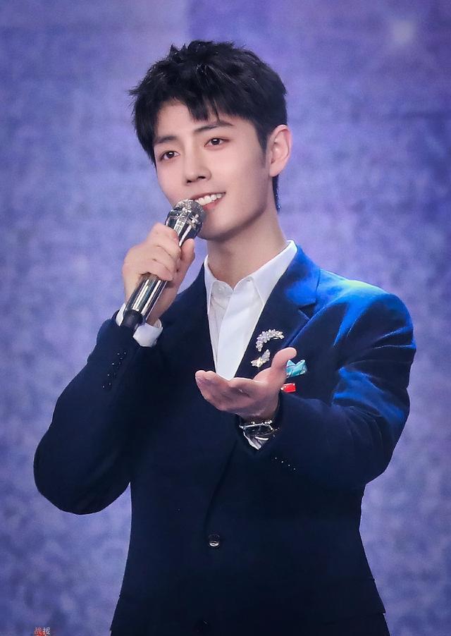 肖战|肖战，你如果像金晨那样求求我，我就帮你隐瞒腰带松了的事情