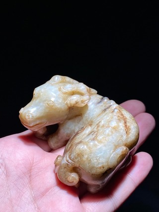 和田玉籽料|清中期 和田玉籽料 白玉 持福袋 童子 把件 挂件