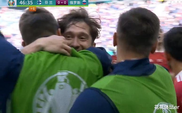 俄罗斯队|补时进球！3万余名俄罗斯球迷陷入狂欢，意甲神锋世界波轰塌黑马