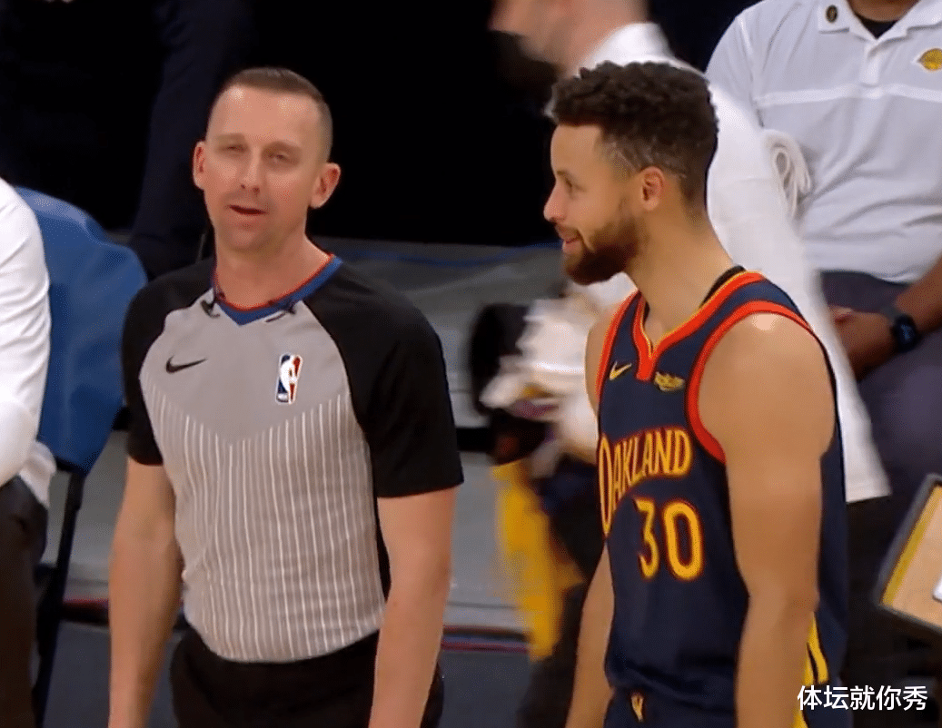 湖人队|26分耻辱惨败后，库里送给湖人10个字，看看詹姆斯 科尔怎么说