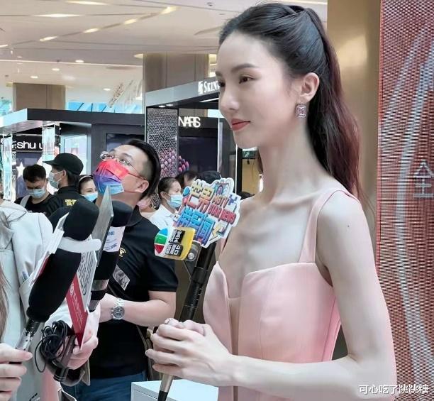 胖了上镜不好看？金晨晒腹肌被网友说瘦得像骷髅，有点病态吓人