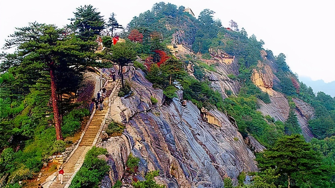 武当山 湖北“任性”景区，门票高达235元，游客却络绎不绝