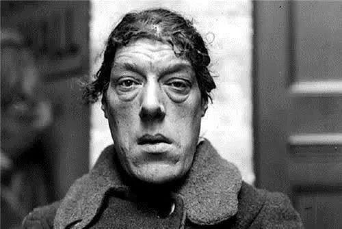 兜妈爱叨叨|为养活4个孩子，英国妈妈参加“选丑比赛”夺冠，笑声背后是辛酸