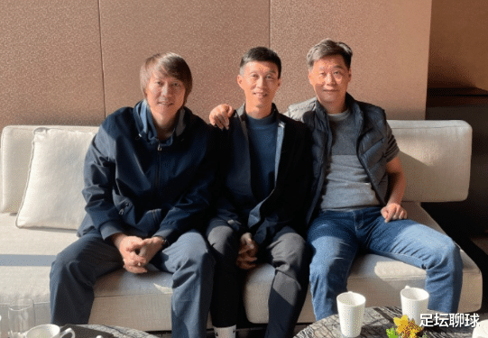 意大利队|国足出征日本时间曝光！李霄鹏复制李铁：不换血，新首发11人浮现