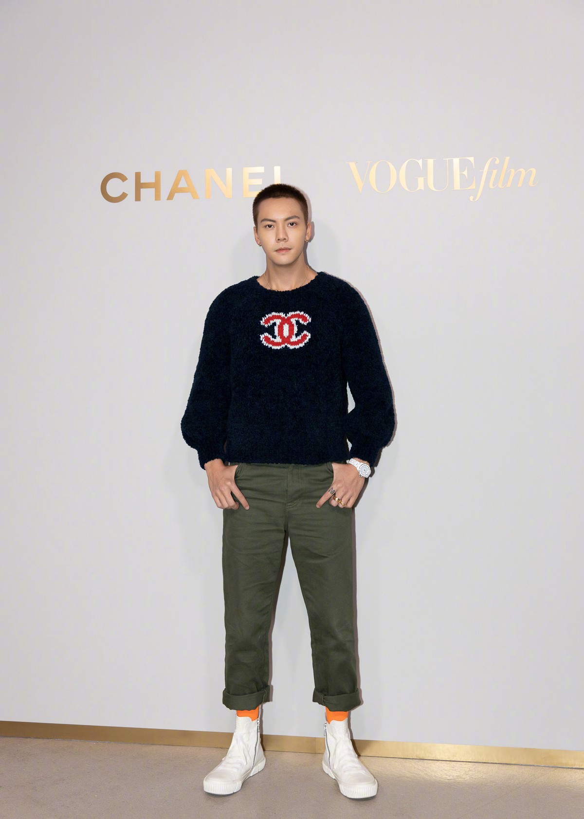 男士穿衣搭配杂志|陈伟霆打造潮流范,西装配阔腿裤个性时髦,寸头造型很显男人味