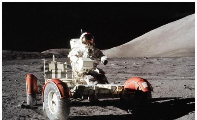 登月|月球上的五星红旗，使美国登月再遭质疑？存在哪些疑点？