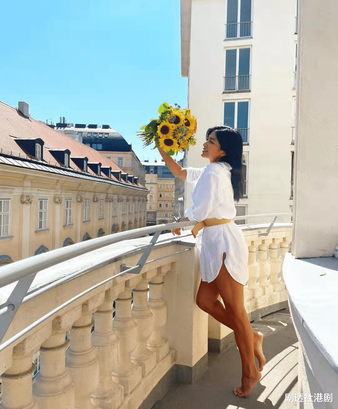 陈伟琪|美人鱼!前TVB女星大秀火辣身材,与健硕外籍男友人出海举止亲昵