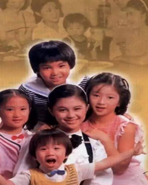 肖浩飞白|小小彬：5岁成名，被生父继母“吸血”1800万，皮肤溃烂无钱治