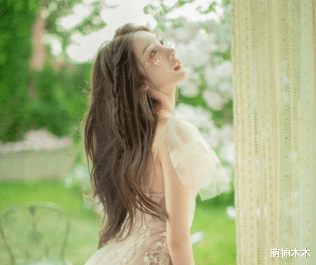 都美竹|都美竹分享生活照，遭黑粉言语讽刺，怒气回怼：拍照都不允许吗？