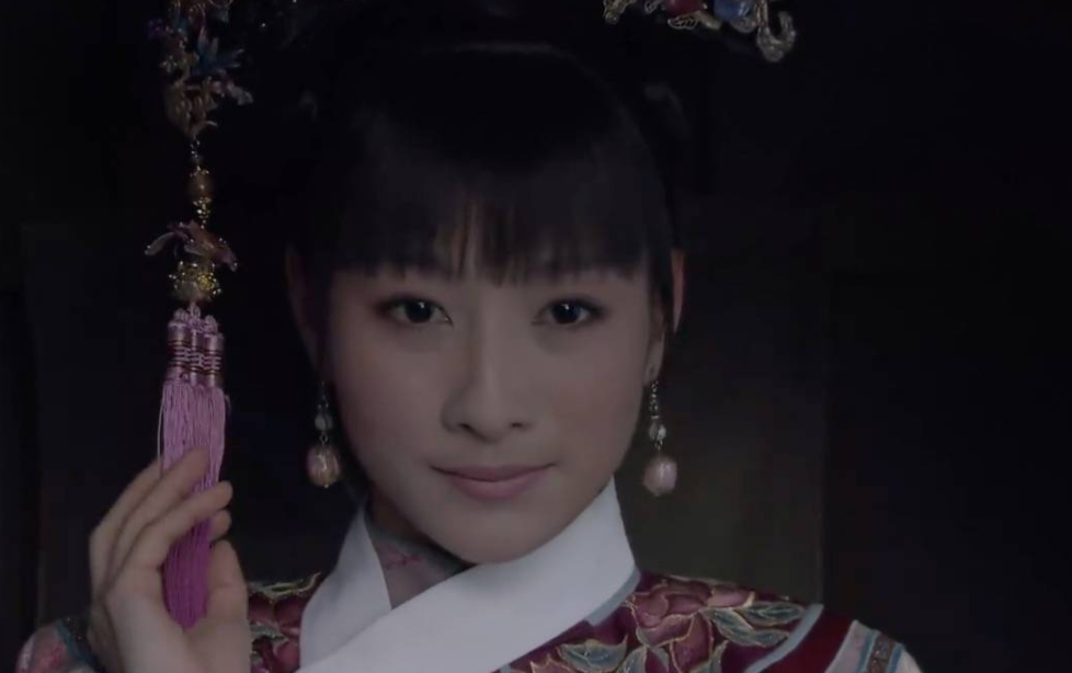 安陵容|甄嬛传：难怪安陵容一生未孕，看她在甄府内，身子钻入了啥？
