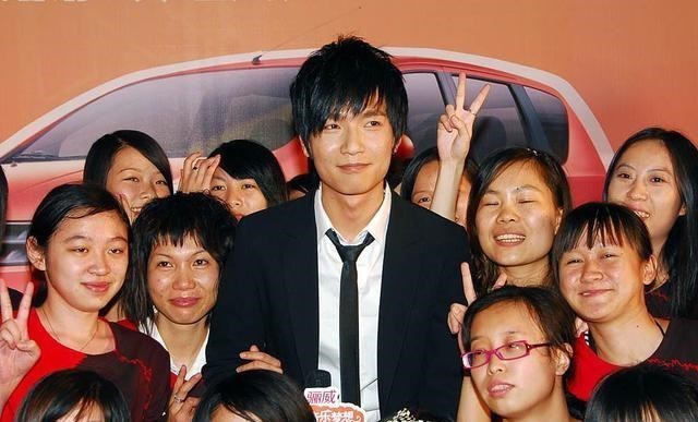 清浅微笑的我|跟芒果TV硬撕的后果是什么？零曝光是标配，只有她永远屹立不倒