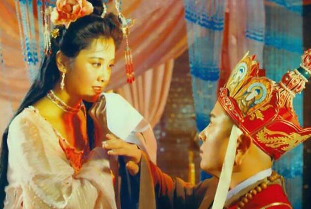 徐少华|62岁徐少华为生计再披袈裟，献唱《女儿情》，网友：国王已哭晕