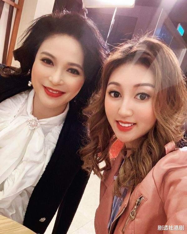 何艳娟|29岁失婚港姐否认恋上百亿外籍男，与大40岁前夫离婚后仍是朋友
