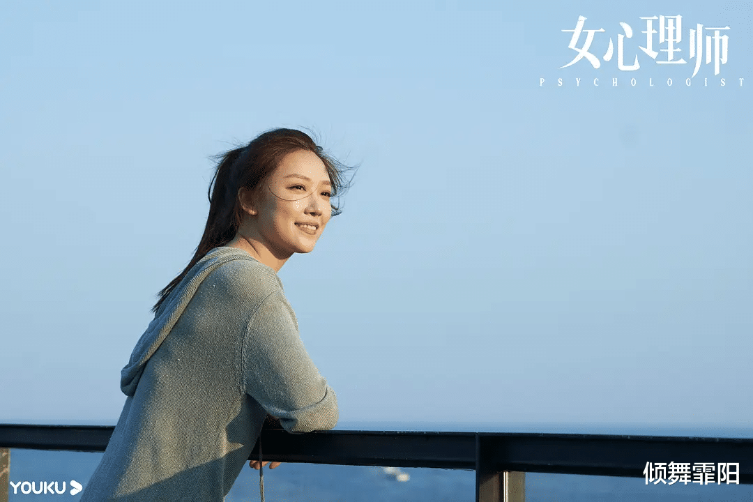 汤莉莉|女心理师：看到汤莉莉倒追小警察，终于懂了原生家庭到底有多可怕