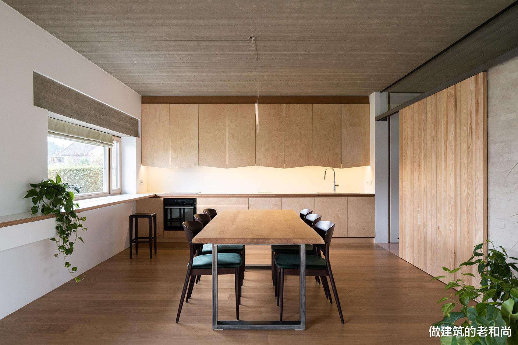 做建筑的老和尚 拆除两层联排住宅后，新建单层花园式住宅，生活空间生机勃勃