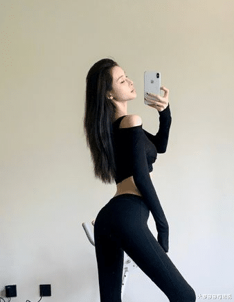 汪小菲|汪小菲爆新欢!起底25岁女星有“超狂细腰”大S祝福被疑藏玄机