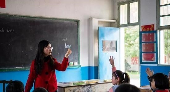 雪落无尘谈|千万不要去小县城当老师：工资少、干活多，压力大，职称还不好评
