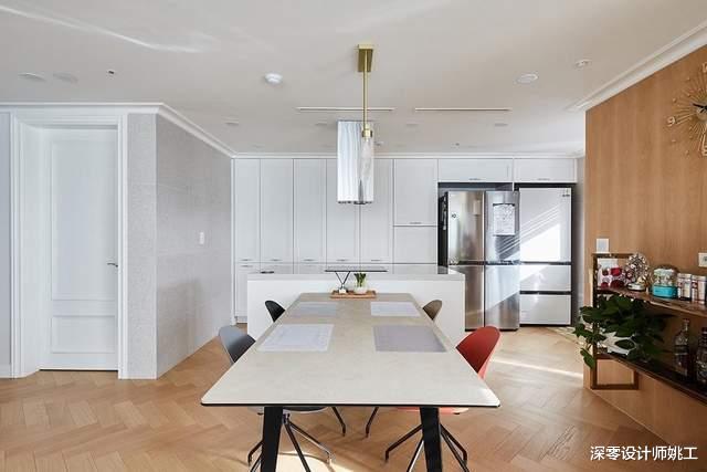 |为儿子结婚，老两口重装114㎡，在配色上下功夫，前后像换了套房