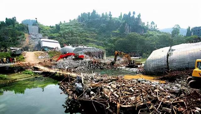 业主装修擅自拆除承重墙致36户人有家不能归，到底是无知还是自私