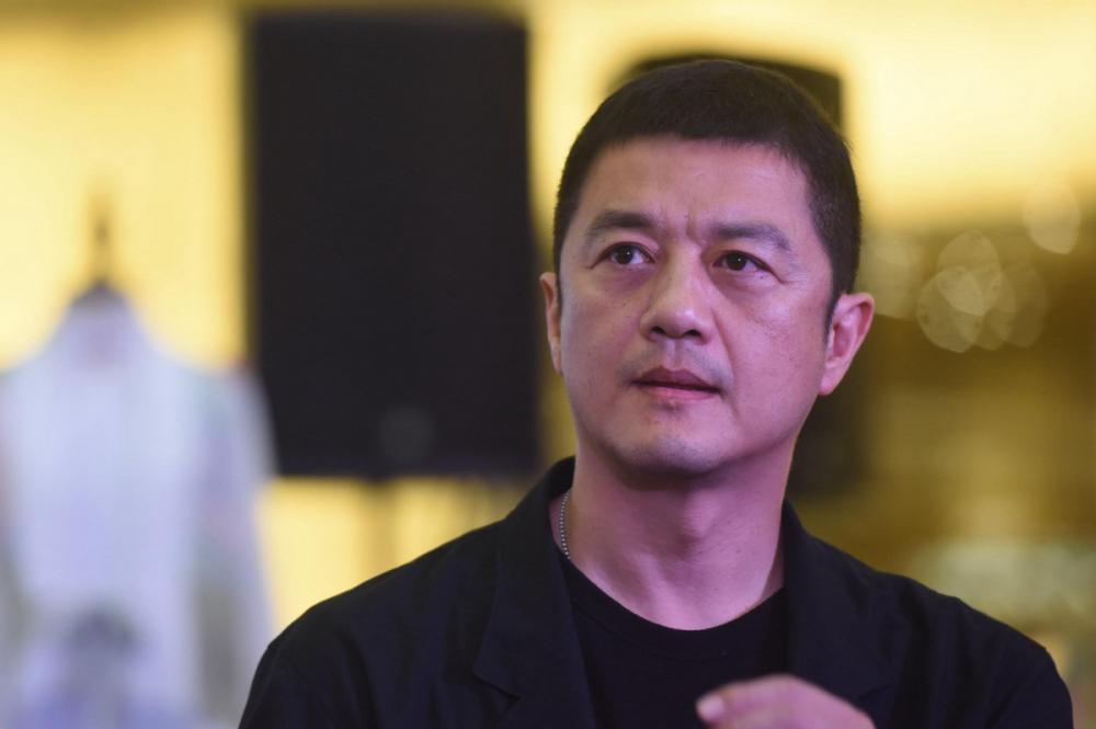 李亚鹏|李亚鹏“雪山小镇”血亏，圈中仅7位明星买单，赵薇胡军首当其列