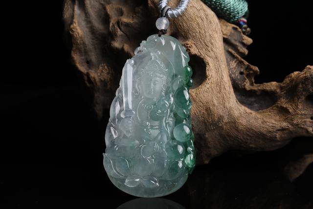 翡翠|这样的极简翡翠，简单又不失奢侈