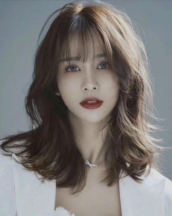 旗袍|女人发型别瞎剪,不想单一就瞧这3款迷人的造型,时髦显瘦脱单快