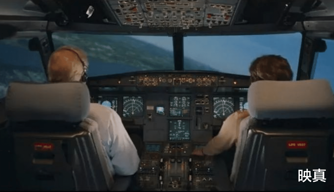 伯格|2009年哈德逊河奇迹：飞机成功在河面上迫降，机长成全美英雄