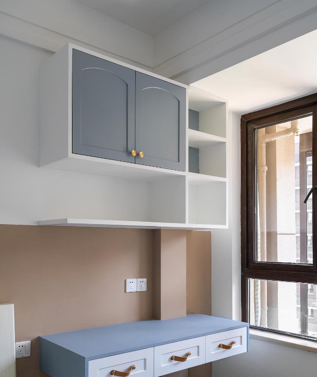 榻榻米|看完她们床头设计,我家的床头柜真的过时了,收纳和美观两不误