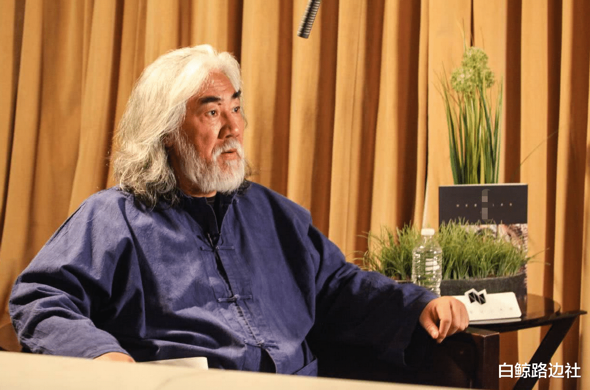 古装剧|70岁张纪中庆大寿！满头白发一手抱一儿子，被嘲看着比岳父母还大