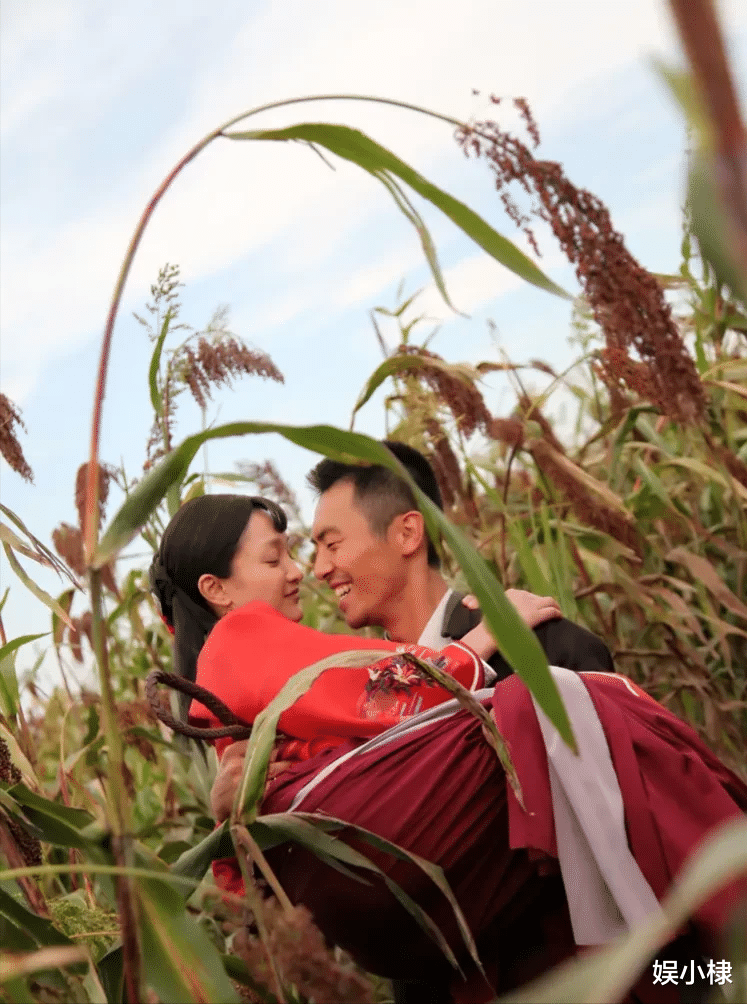 周迅|2013年39岁的周迅与小10岁的朱亚文合作《红高粱》，朱亚文差点把周迅弄脱臼