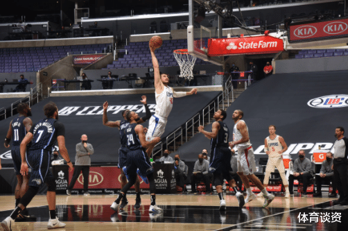 科怀·伦纳德|NBA神剧本!伦纳德空砍28+5+5,2分钟被轰11-0,5大主力缺席惨遭逆转