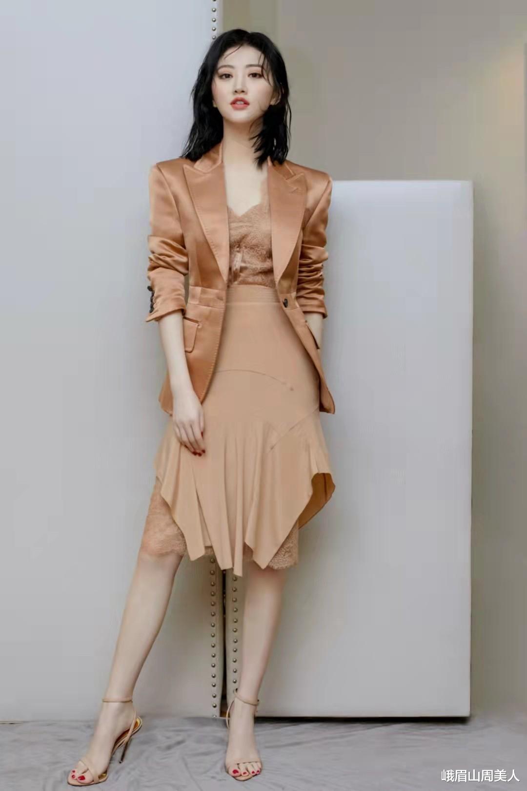 峨眉山周美人|景甜才是真“仙女姐姐”，穿薄荷绿纱裙美出新高度，看了让人心动