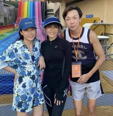 育妈计|甘比再次为刘鸣炜捧场，带孩子出席海洋公园活动，其实是为何超琼