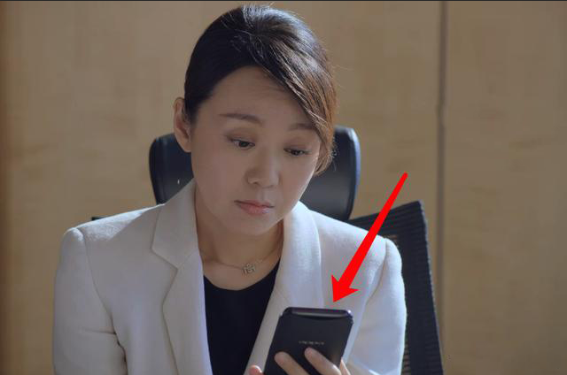 《突围》闫妮的手机火了:原来这手机是OPPO 2018年的旗舰产品