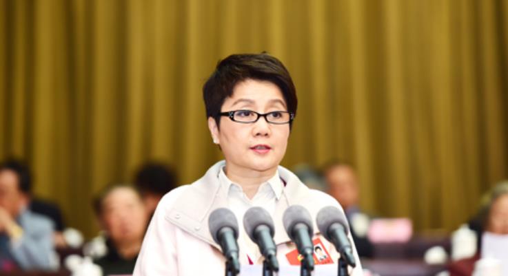 何超欣|何超欣神似赌王旧情人，牵出700亿交易，梁安琪或是“接盘侠”