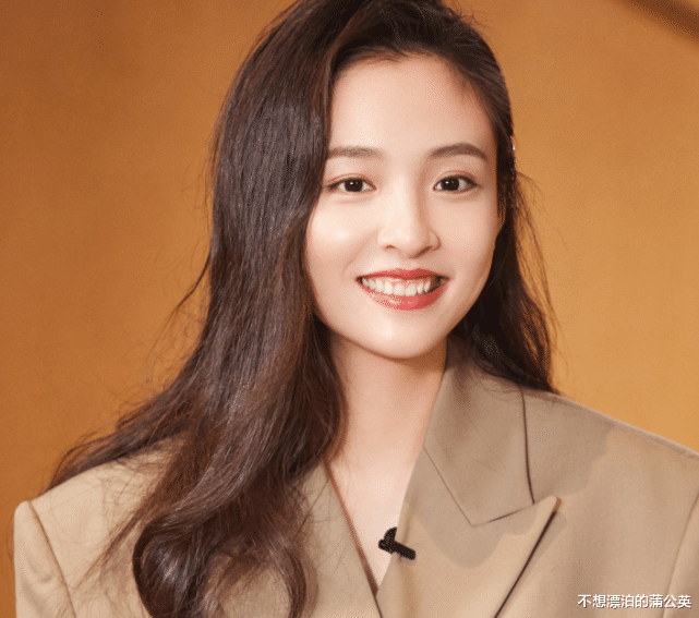 陈伟霆|29岁吴倩拍杂志状态堪忧，生图法令纹很深，“油头”让人理解不了