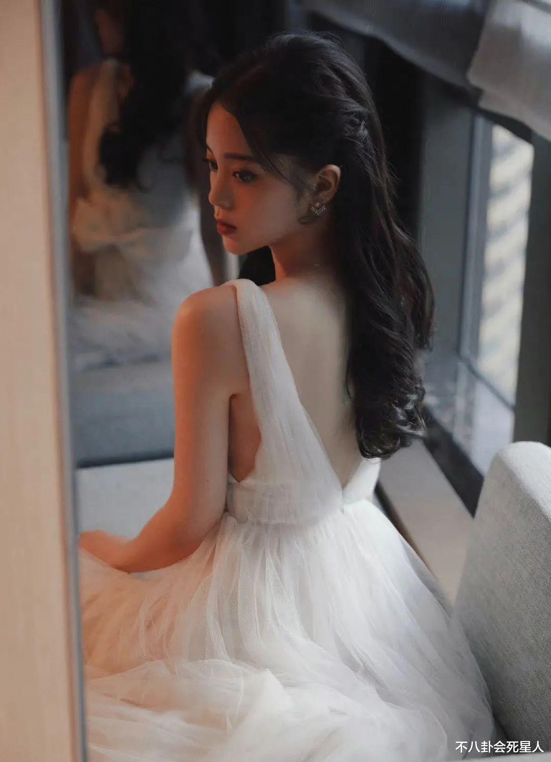 中秋晚会|中秋晚会女星神仙打架：刘诗诗头顶“大球”，赵丽颖与景甜撞衫