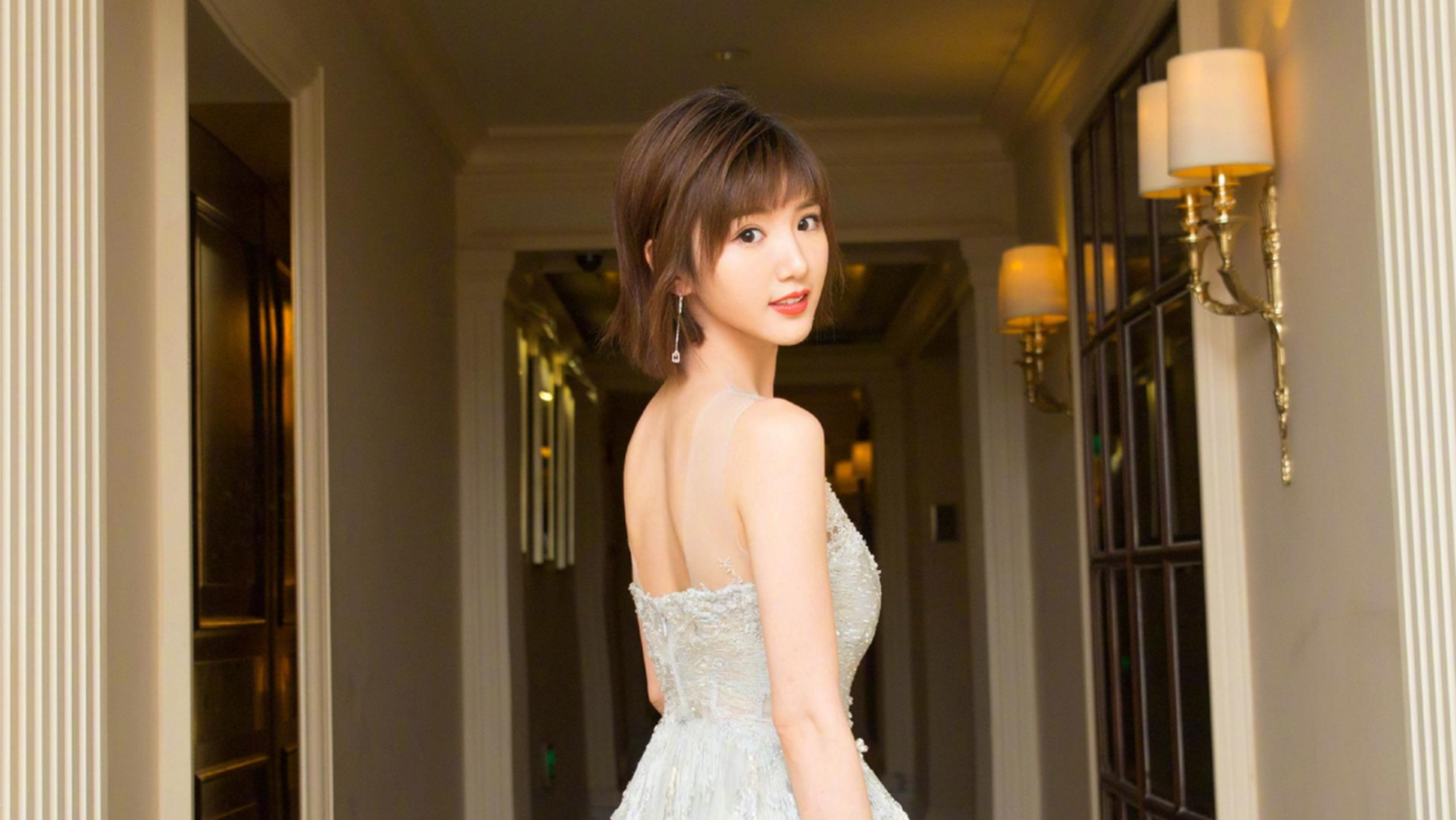 念念講娛樂 出生被丟進垃圾桶，32歲成大明星，父親上門索要5千萬養老費