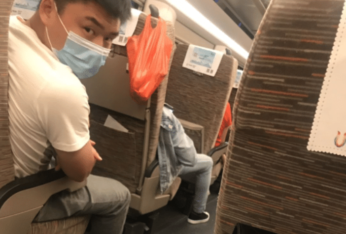 |“刚租的房子，打扫柜子发现的，我是不是发财了？”