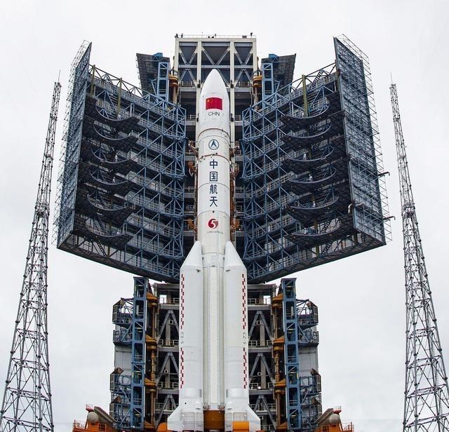 龙飞船 中国新—代飞船更稳妥？美“龙”飞船返回地球，玻璃穹顶舷窗绝美