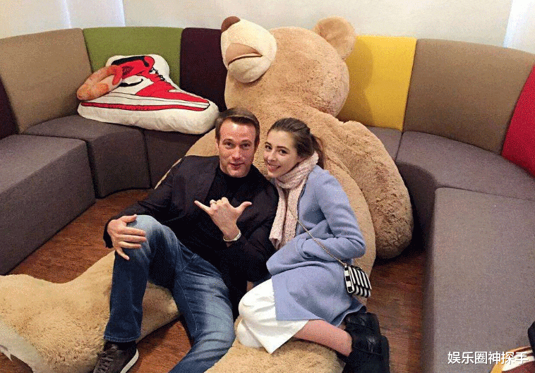 崔雅涵|马雅舒与丈夫素颜出镜，丈夫年龄成谜，被指和爱登长相神似